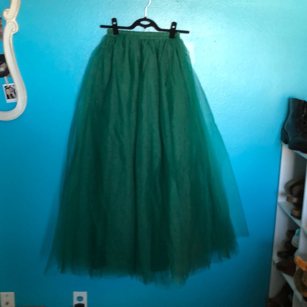 Very puffy beautiful green tulle skirt!